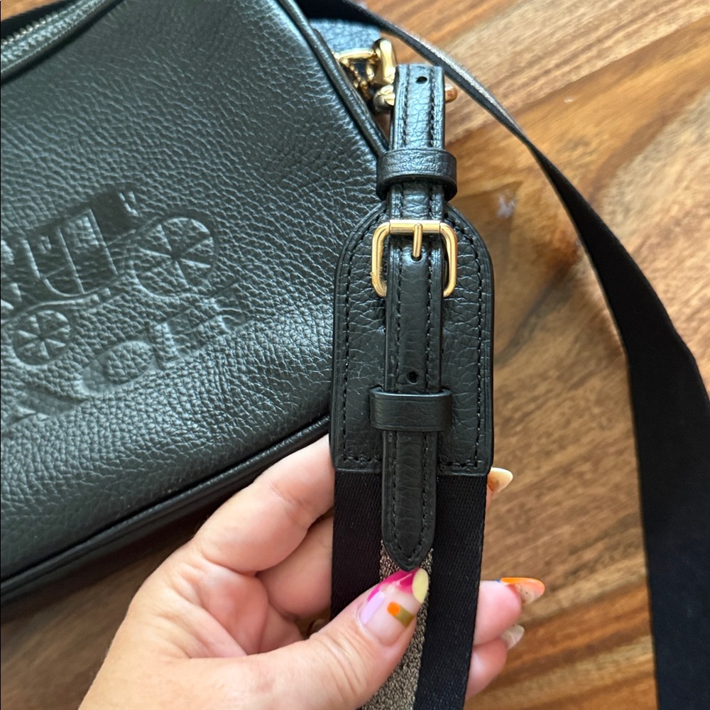 Coach Solid Black Pebbled Leather Horse and Carriage Crossbody Camera Bag Auth - Picture 11 of 11